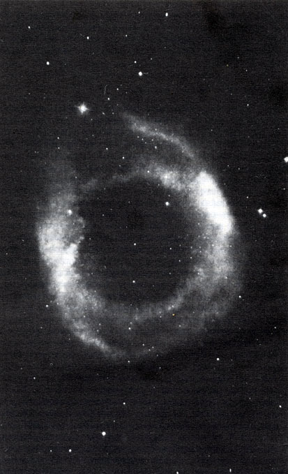 . 7.5.   NGC 7293.            .         .  ,    ,                . (           .     .)